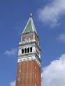 nic142_De klokkentoren van de basiliek van de San Marco .De huidige toren is een reconstructie van de oorspronkelijke toren die instortte in 1902